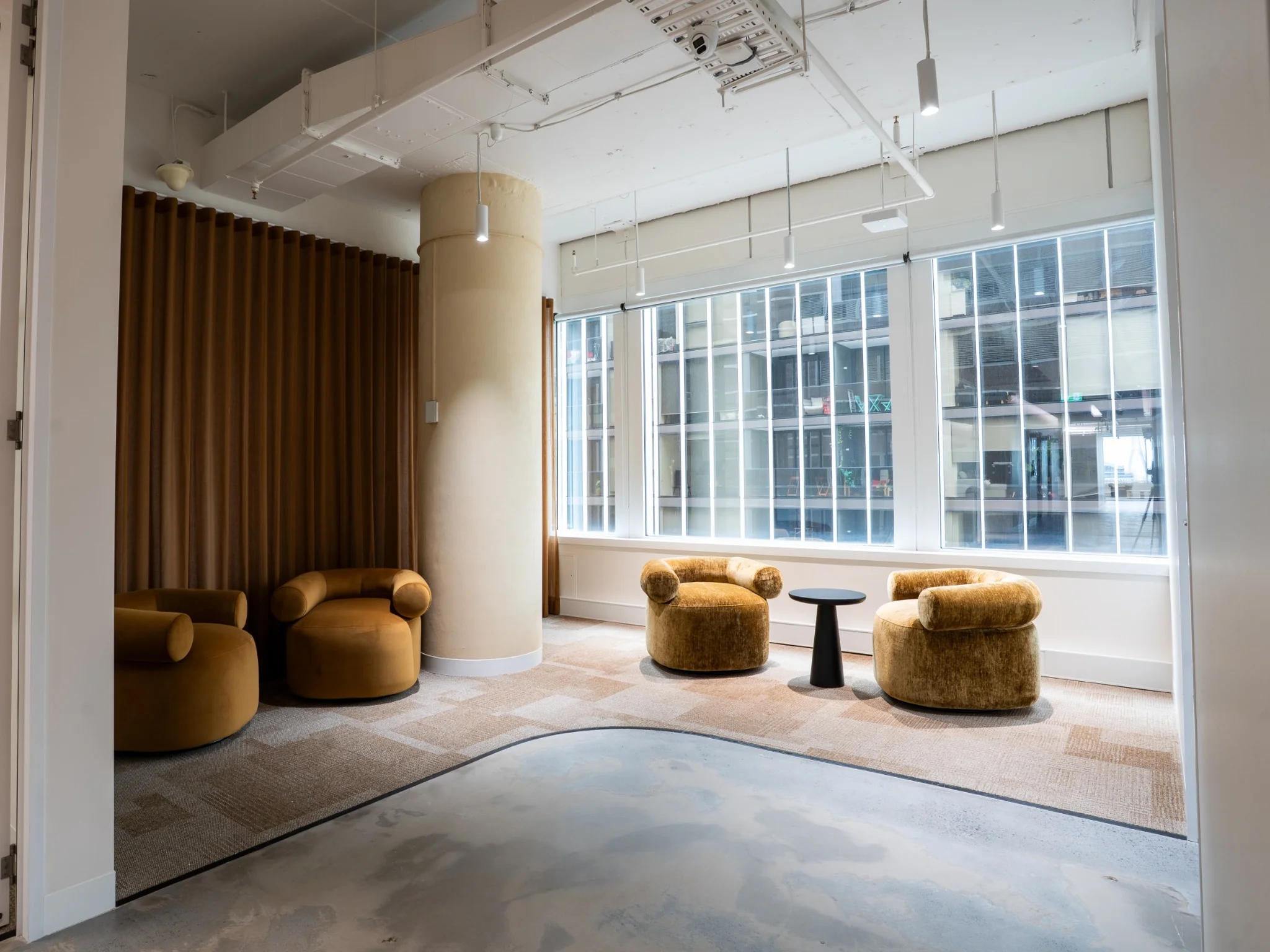 corporatecubes-sydney-347-kent-st-lounge-area Lounge breakout space at CorporateCubes.Co Sydney coworking office at 347 Kent Street