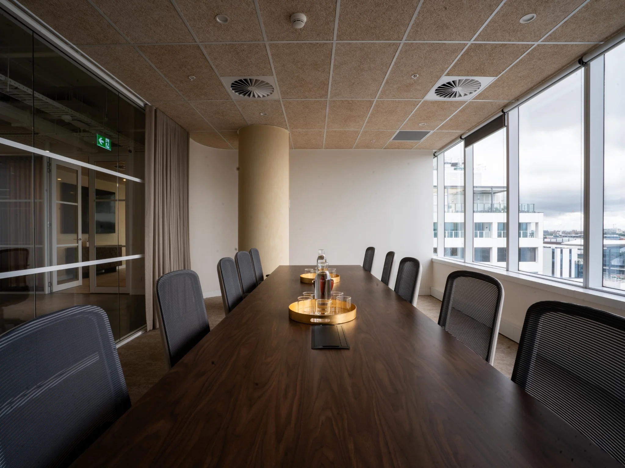 corporatecubes-sydney-347-kent-st-meeting-room CorporateCubes.Co meeting room at 347 Kent Street Sydney with large boardroom table and harbour district views